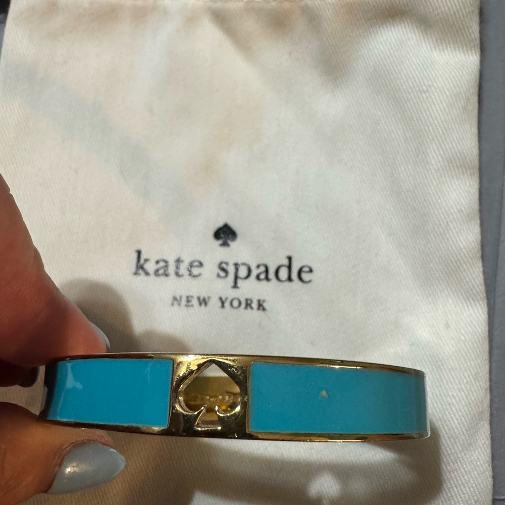 Kate Spade NWOT turquoise and gold bracelet with closure